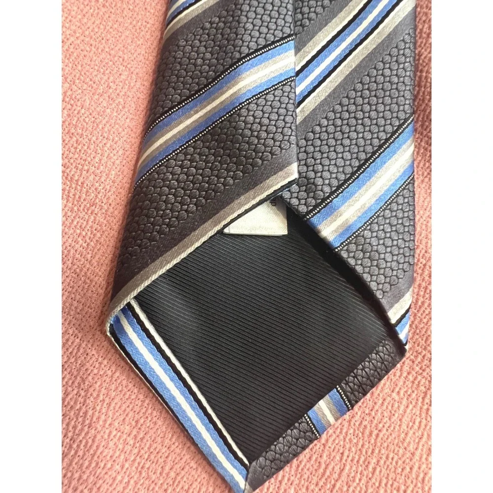 Banana Republic Mens Silk Blend Striped Necktie Blue Grey Silver Textured Tie